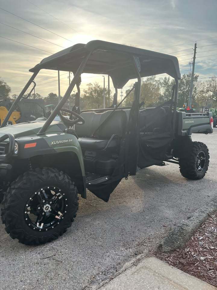 John Deere XUV 825M Image 3