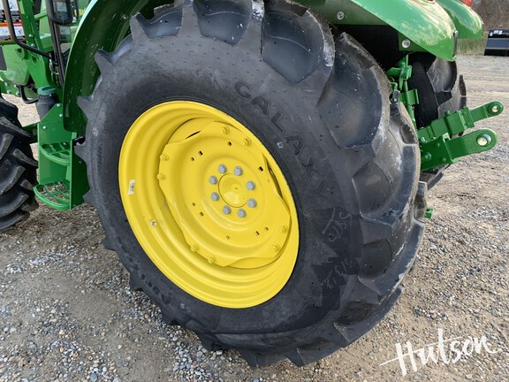 Photo of 2025 John Deere 5067E