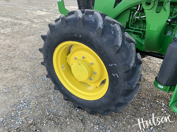 Photo of 2025 John Deere 5067E