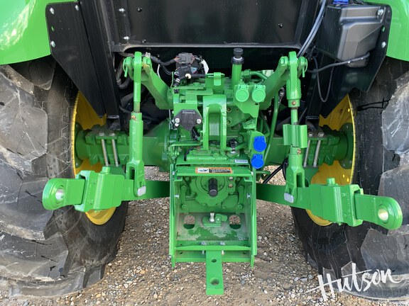 Photo of 2025 John Deere 5067E