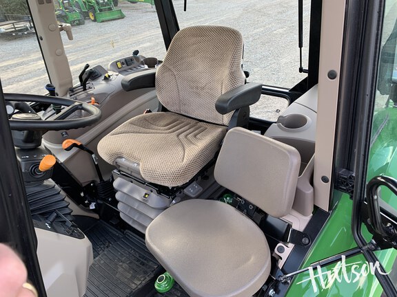 Photo of 2025 John Deere 5067E