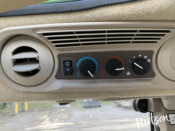 Photo of 2025 John Deere 5067E