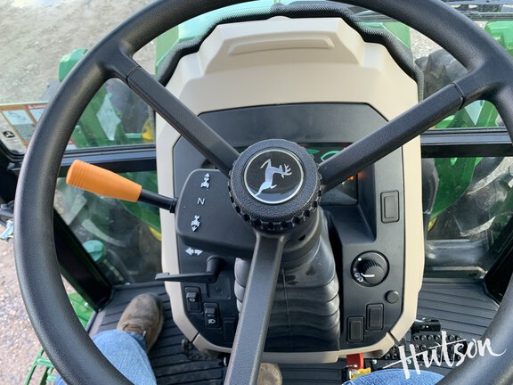 Photo of 2025 John Deere 5067E
