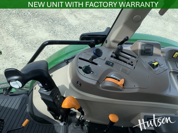 Photo of 2025 John Deere 5067E