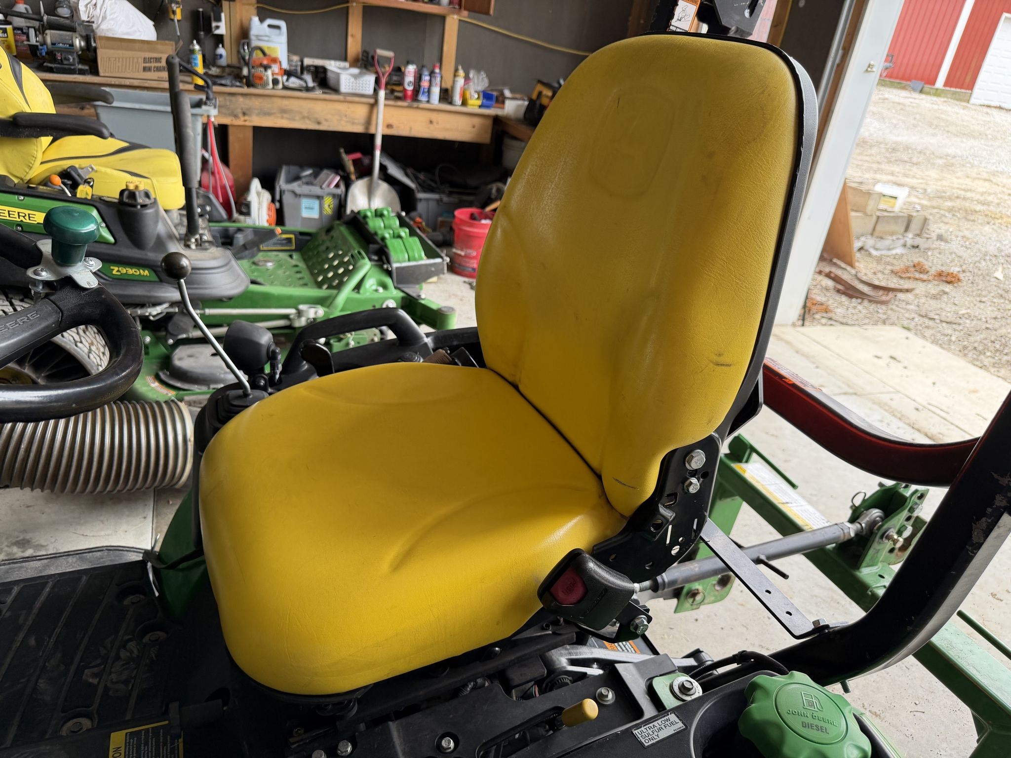 2016 John Deere 1025R Image 11