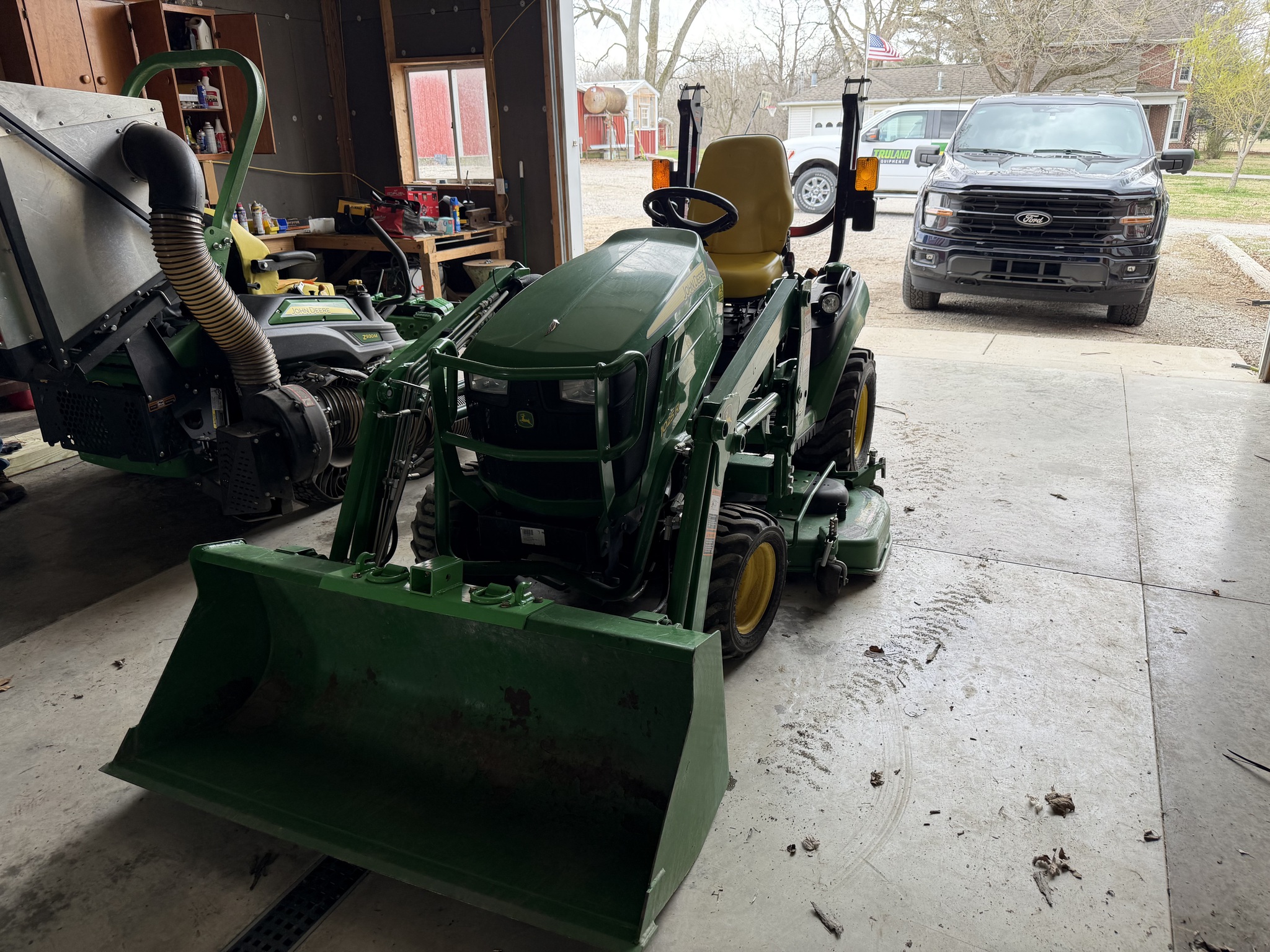 2016 John Deere 1025R Image 12