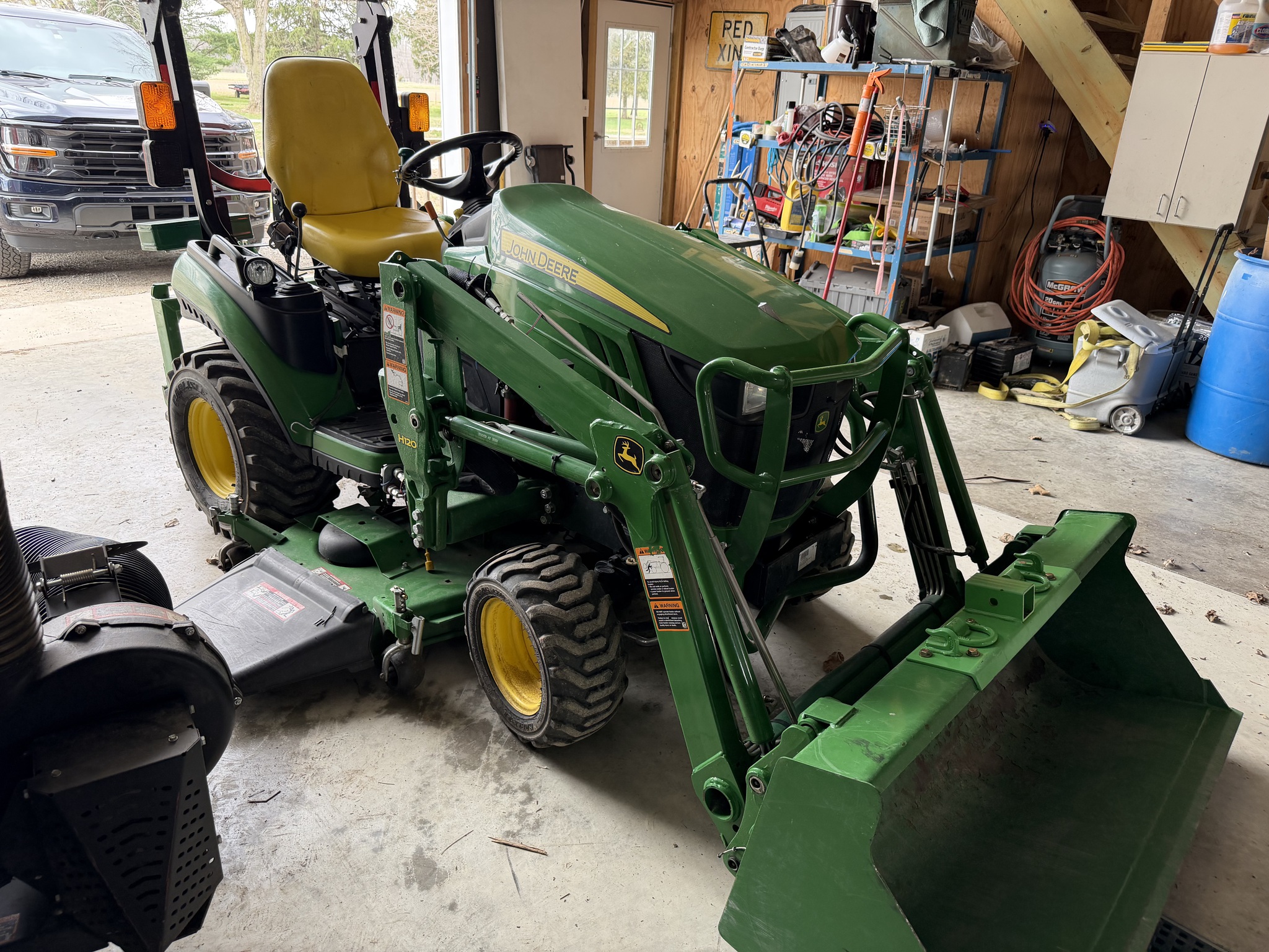 2016 John Deere 1025R Image 4