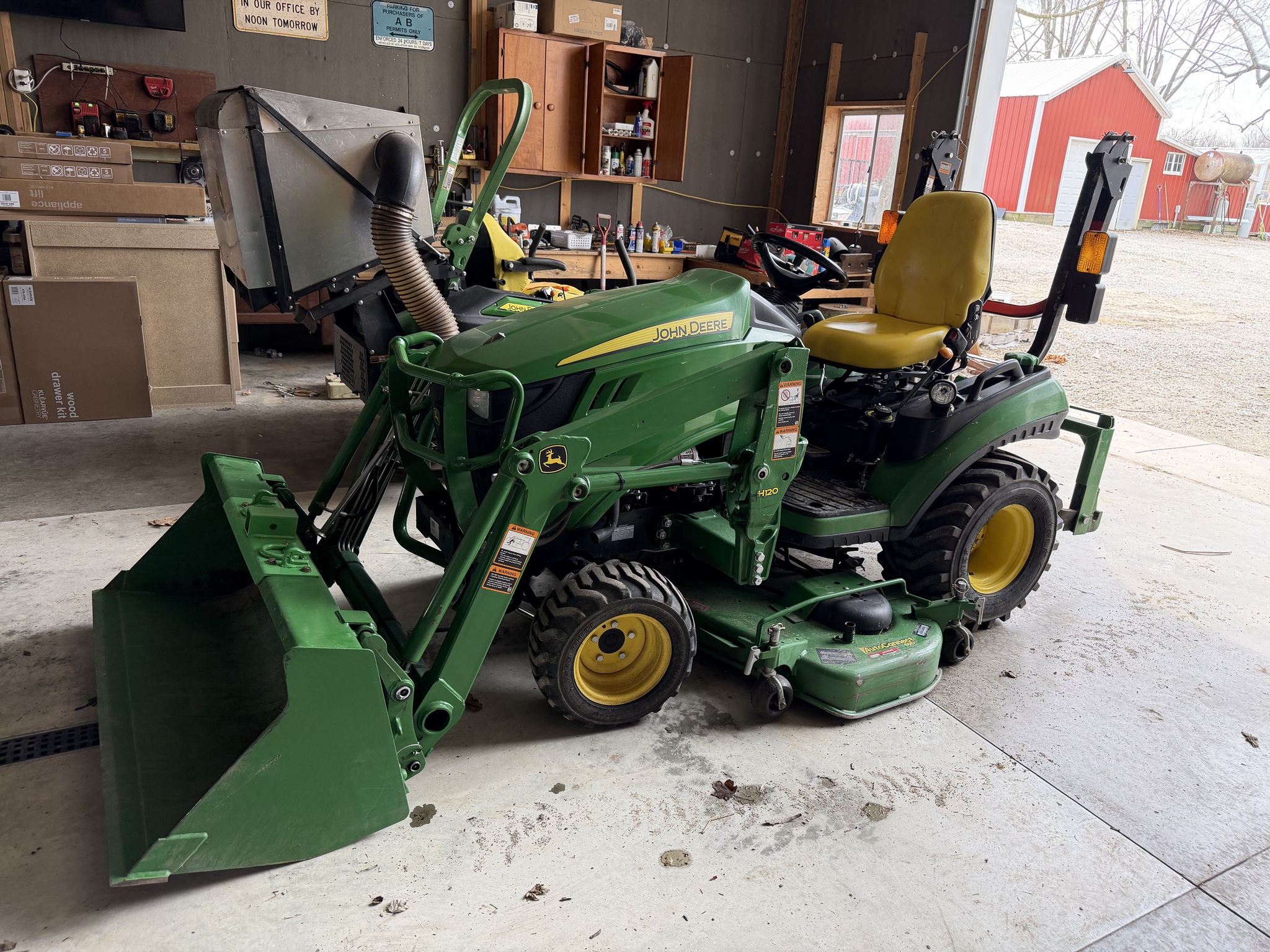2016 John Deere 1025R Image 5