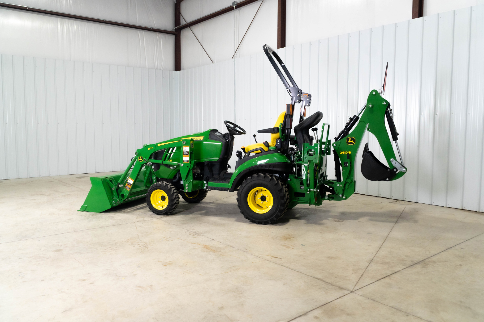 New In-Stock 2026 John Deere 1025R Compact Utility Tractors at Koenig Equipment in Tipp City, OH - PhotoXL3