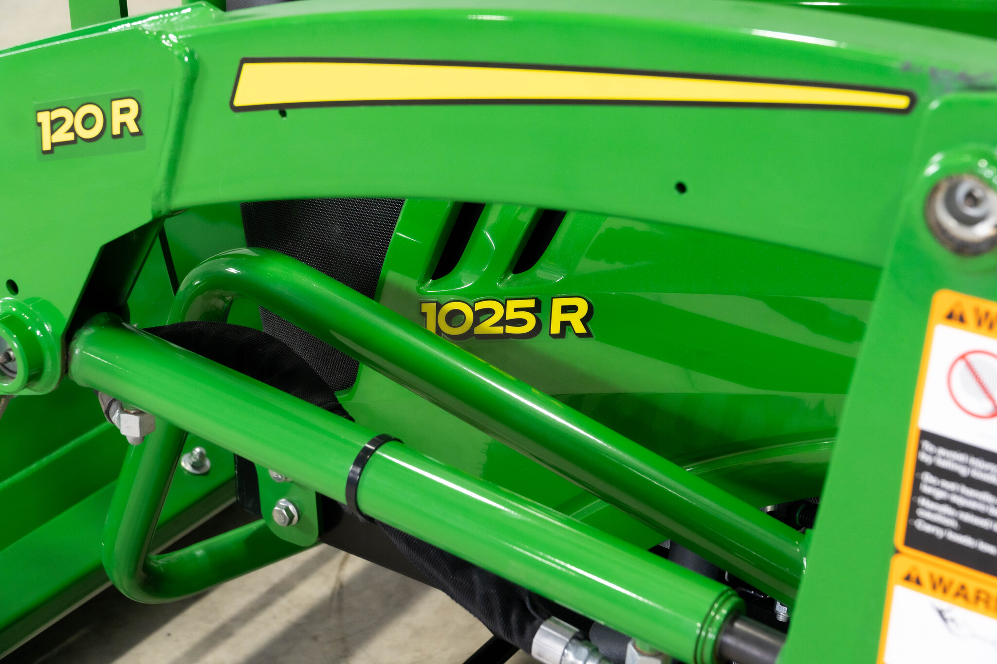 New In-Stock 2026 John Deere 1025R Compact Utility Tractors at Koenig Equipment in Tipp City, OH - PhotoXL9