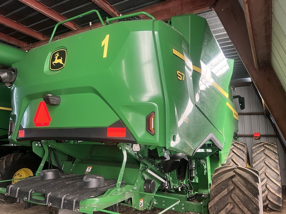 Photo of 2025 John Deere S7 800