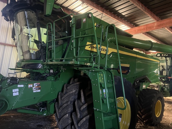 Photo of 2025 John Deere S7 800