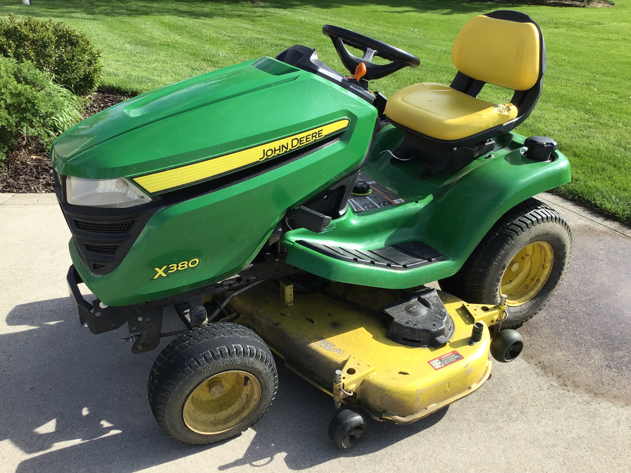 2018 John Deere X380 Image 11