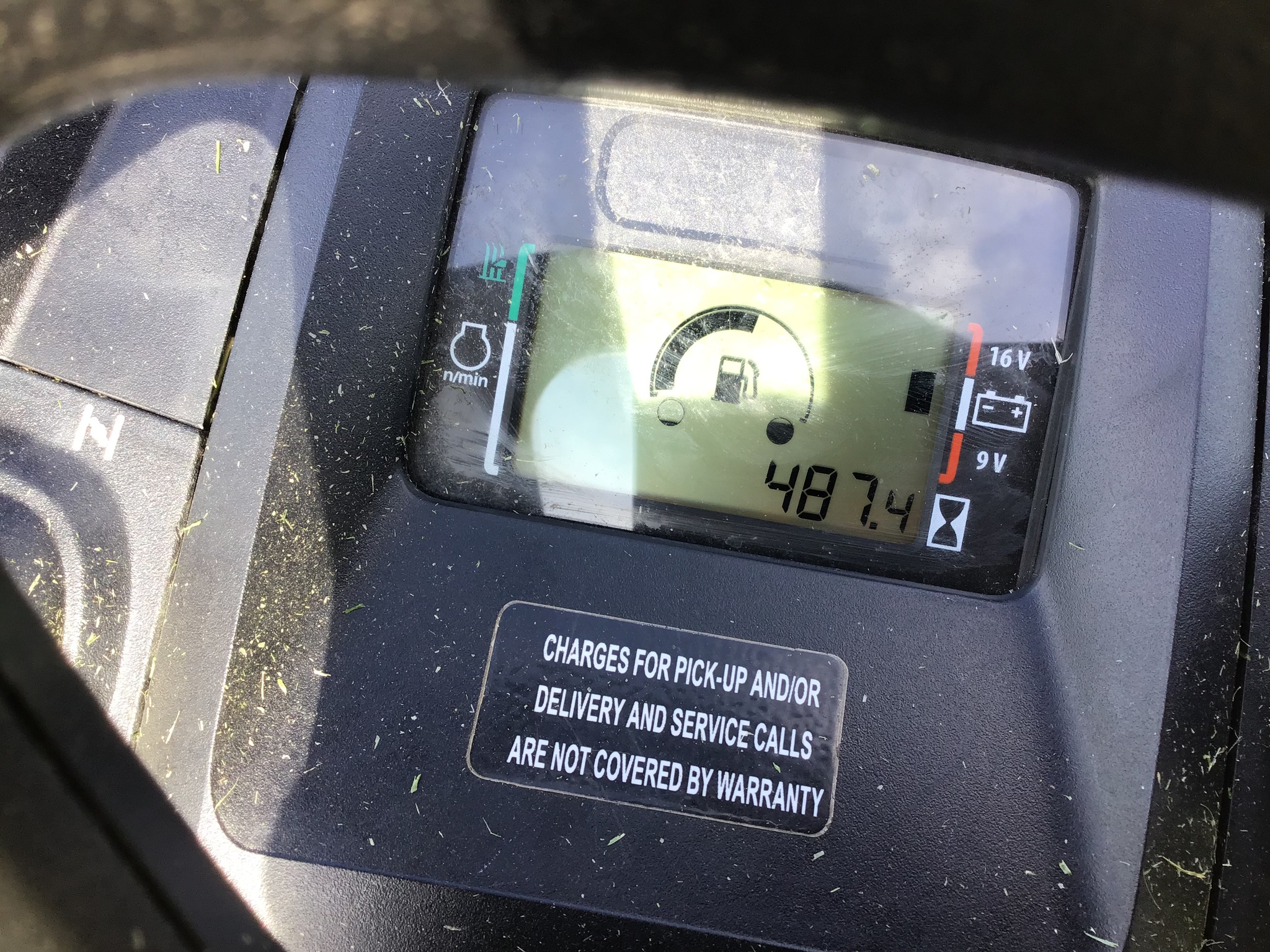 2018 John Deere X380 Image 12