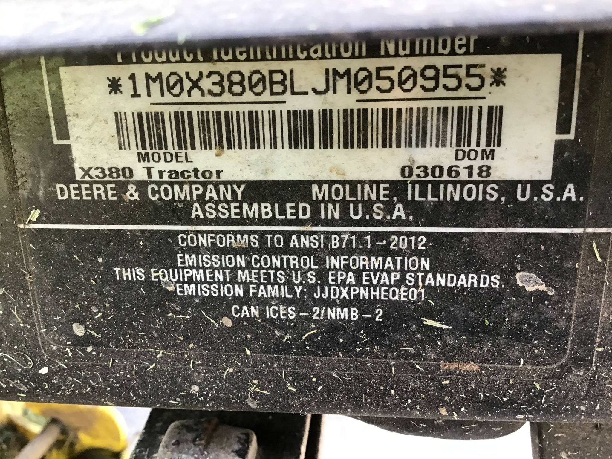 2018 John Deere X380 Image 13