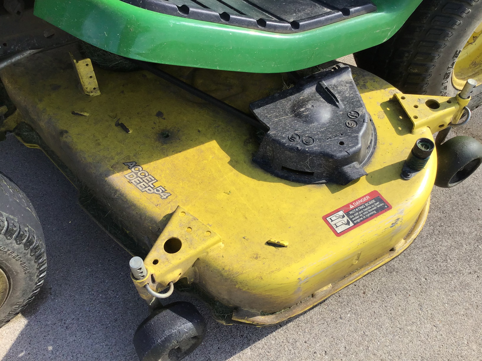 2018 John Deere X380 Image 14