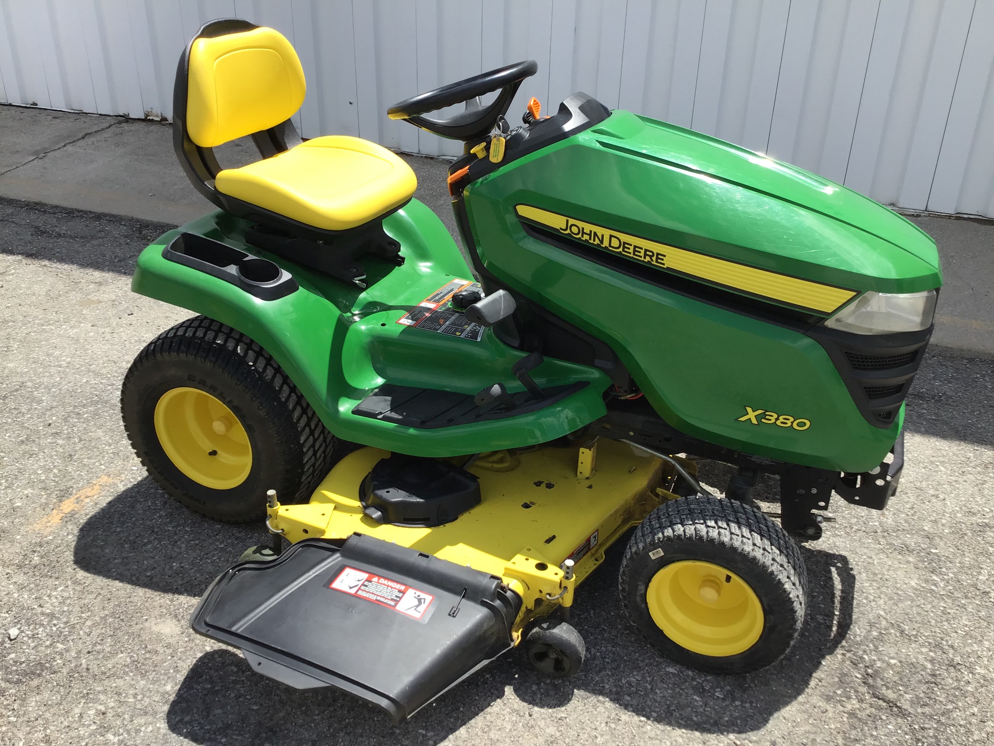 2018 John Deere X380 Image 3