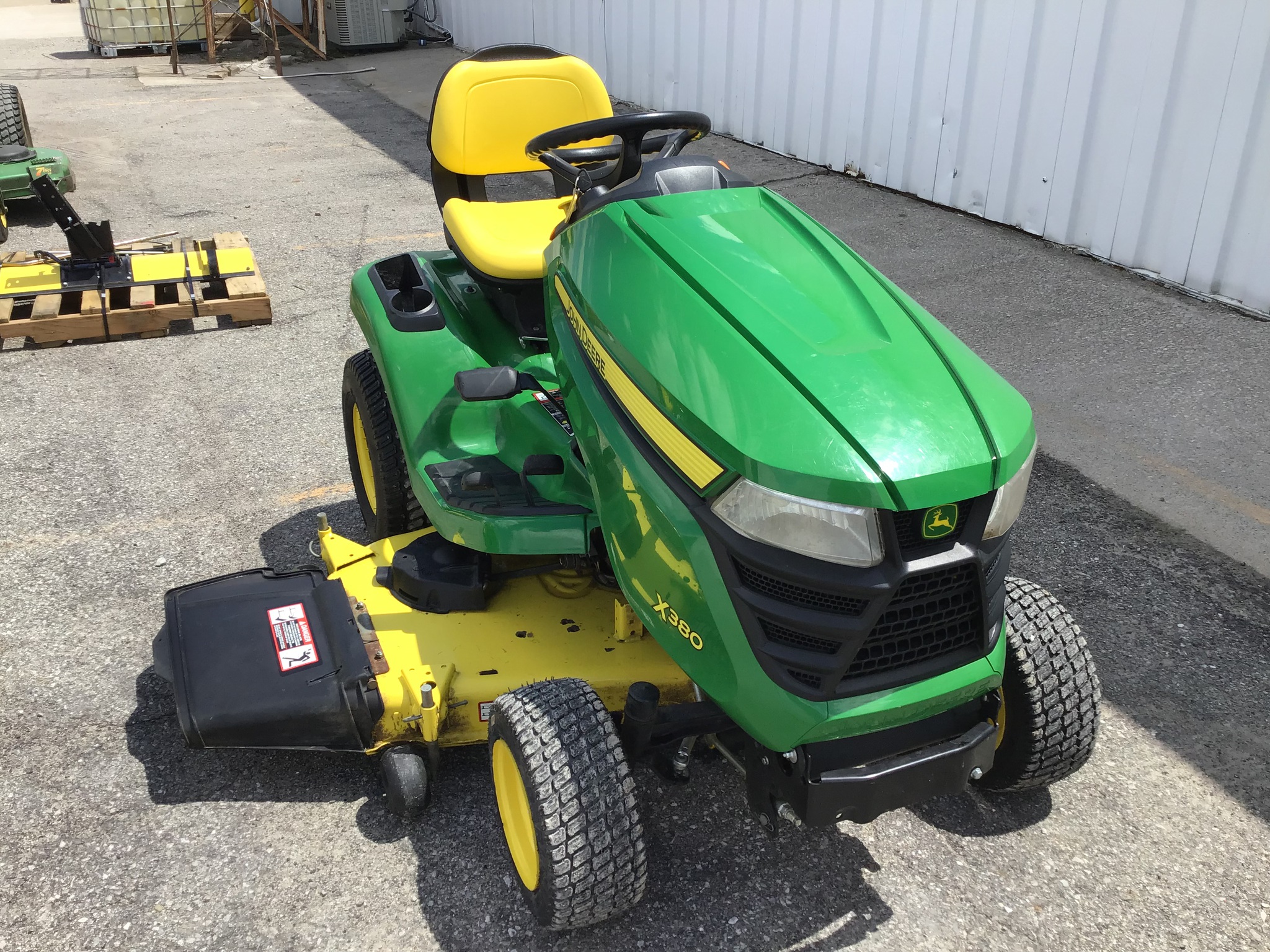 2018 John Deere X380 Image 2