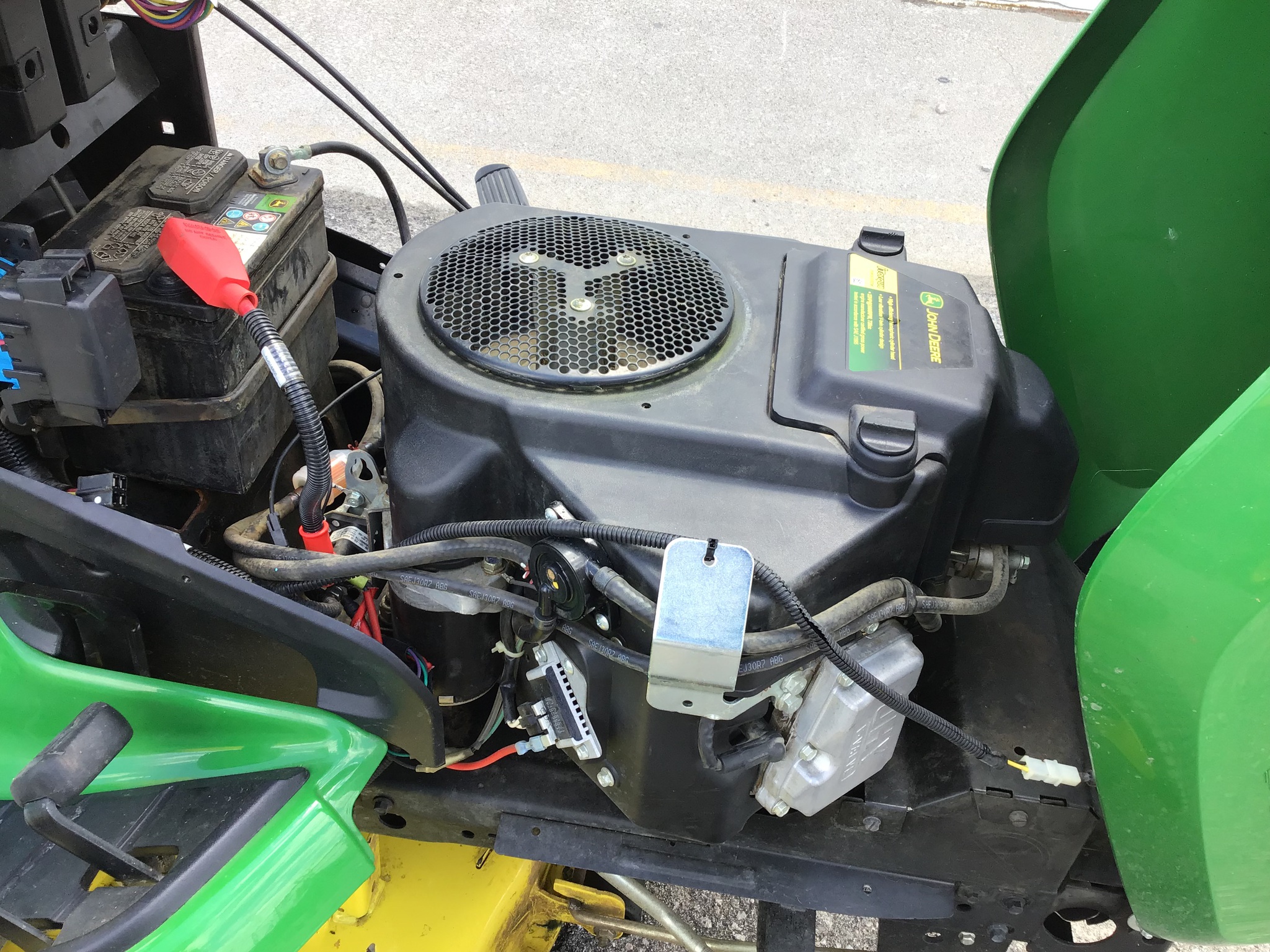 2018 John Deere X380 Image 9