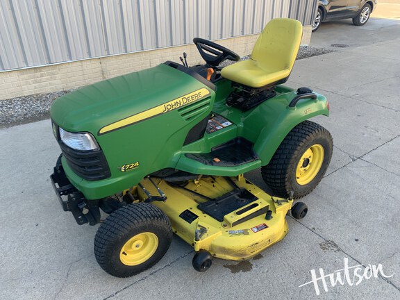 Photo of 2008 John Deere X724