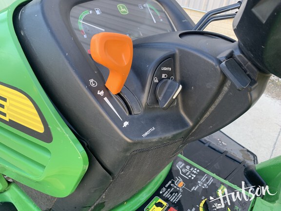 Photo of 2008 John Deere X724