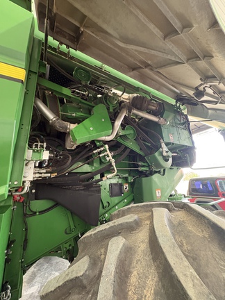 Used 2017 John Deere S690 Combines at Horizon Ag & Turf in Lloydminster, AB - Photo7