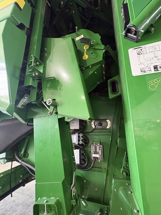 Used 2017 John Deere S690 Combines at Horizon Ag & Turf in Lloydminster, AB - Photo10