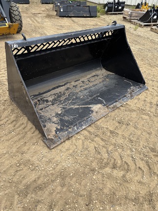 Used -- HLA SNW72 BUCKET CCE Attachments at Horizon Ag & Turf in Edmonton West, AB - Photo2