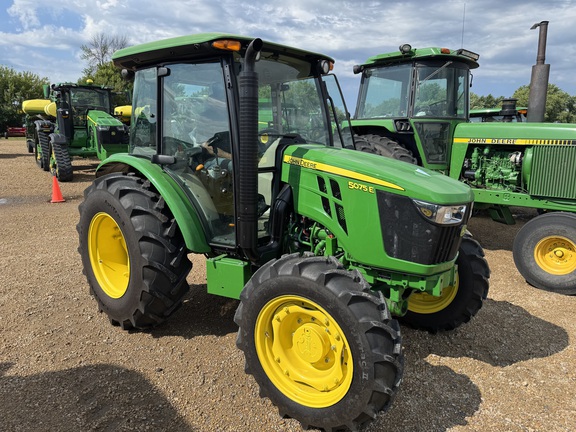  John Deere 5075E