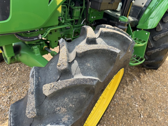 2022 John Deere 5075E - Photo9