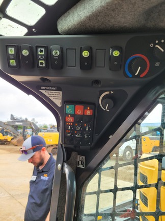 2023 John Deere 325G