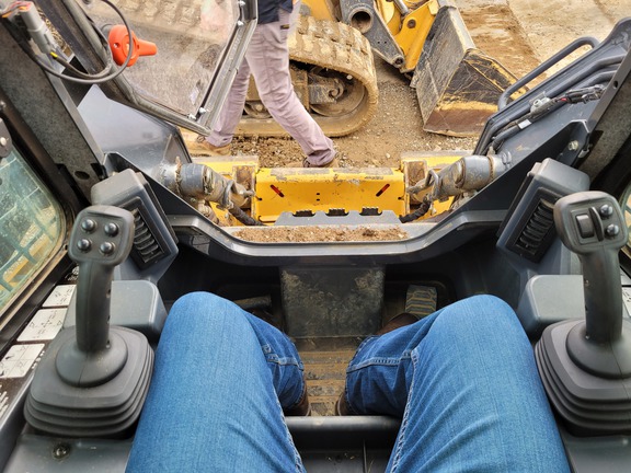 2023 John Deere 325G