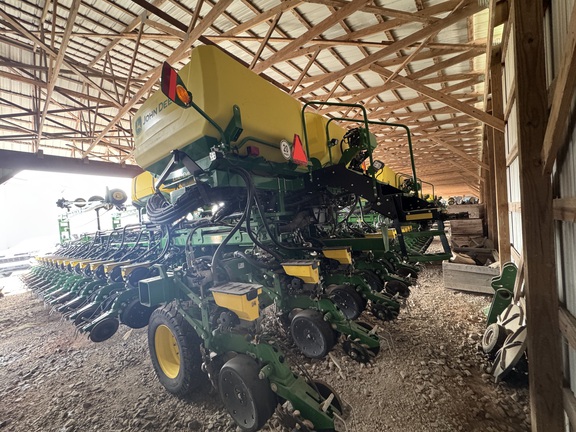 Photo of 2022 John Deere DB80