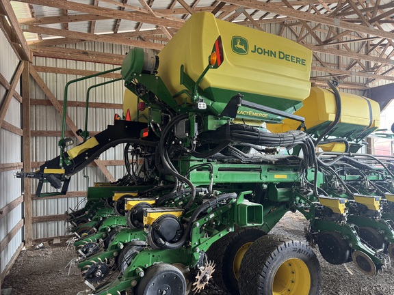 Photo of 2022 John Deere DB80