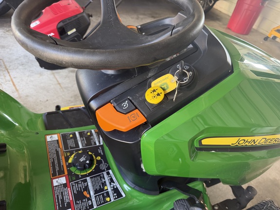 2016 John Deere X394 - Photo13