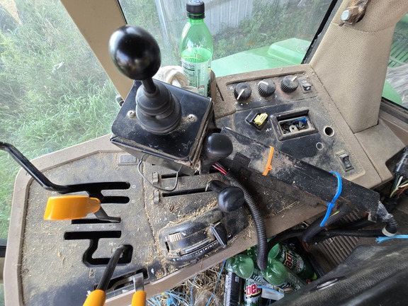 Photo of 2006 John Deere 348