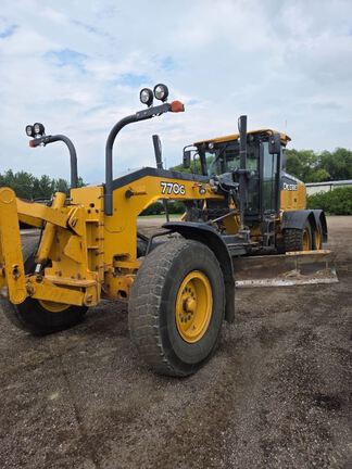 Photo of 2017 John Deere 770G