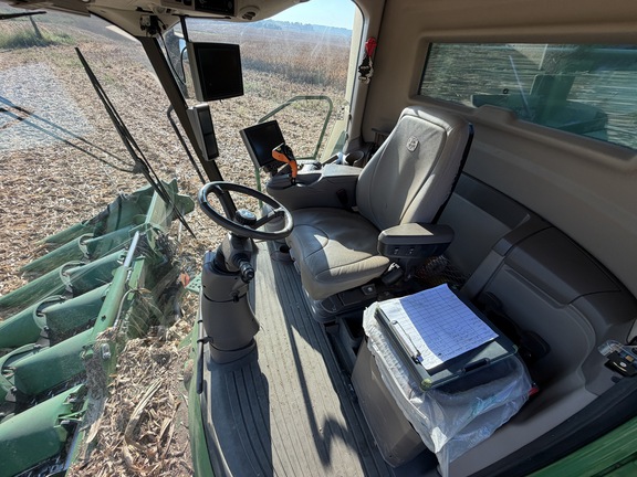 Photo of 2021 John Deere S770