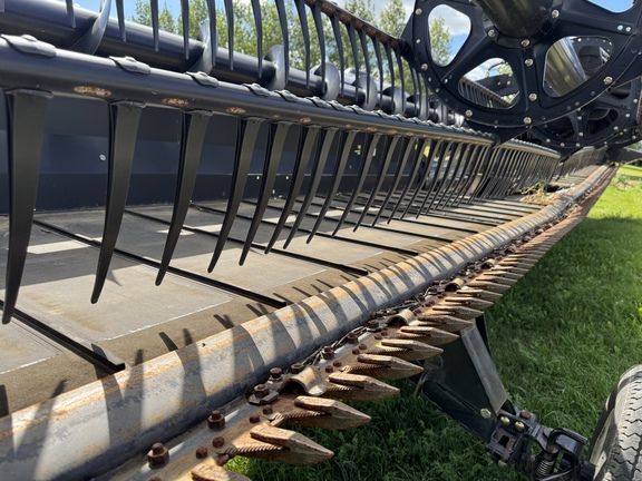 Used 2017 MacDon FD135 Combine Platforms at Horizon Ag & Turf in Vermilion, AB - Photo6