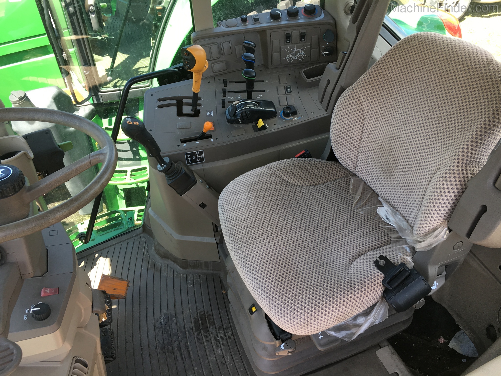 2016 John Deere 6155M Image 13