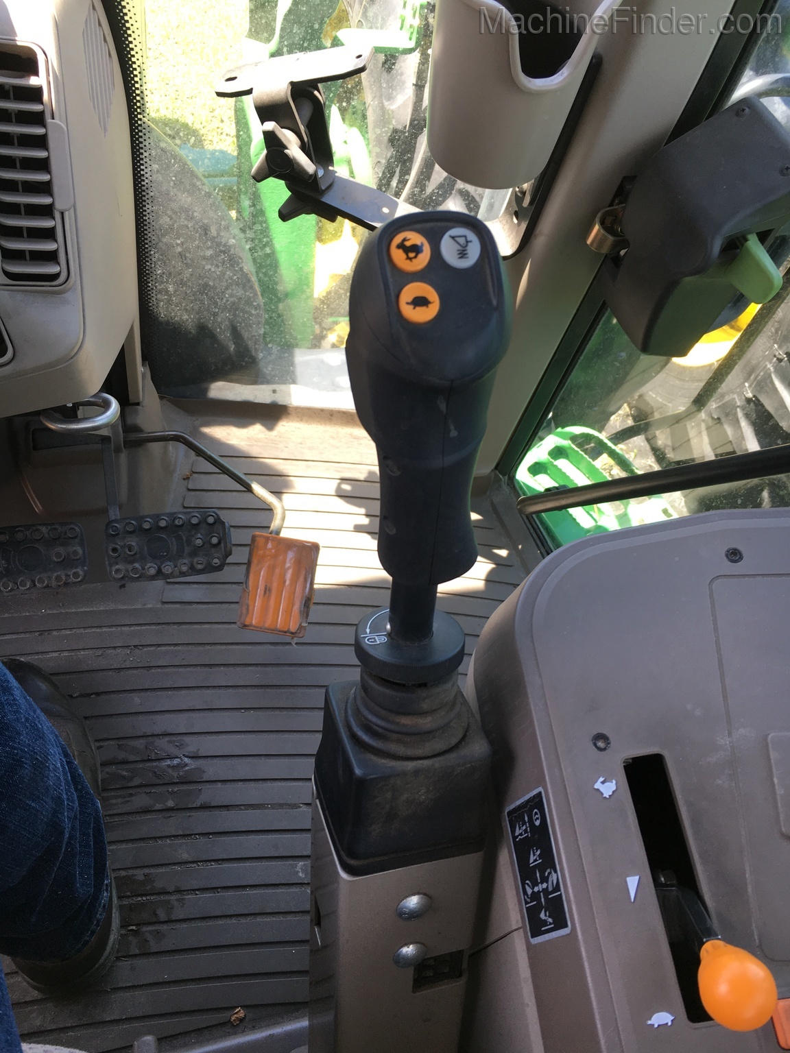 2016 John Deere 6155M Image 12