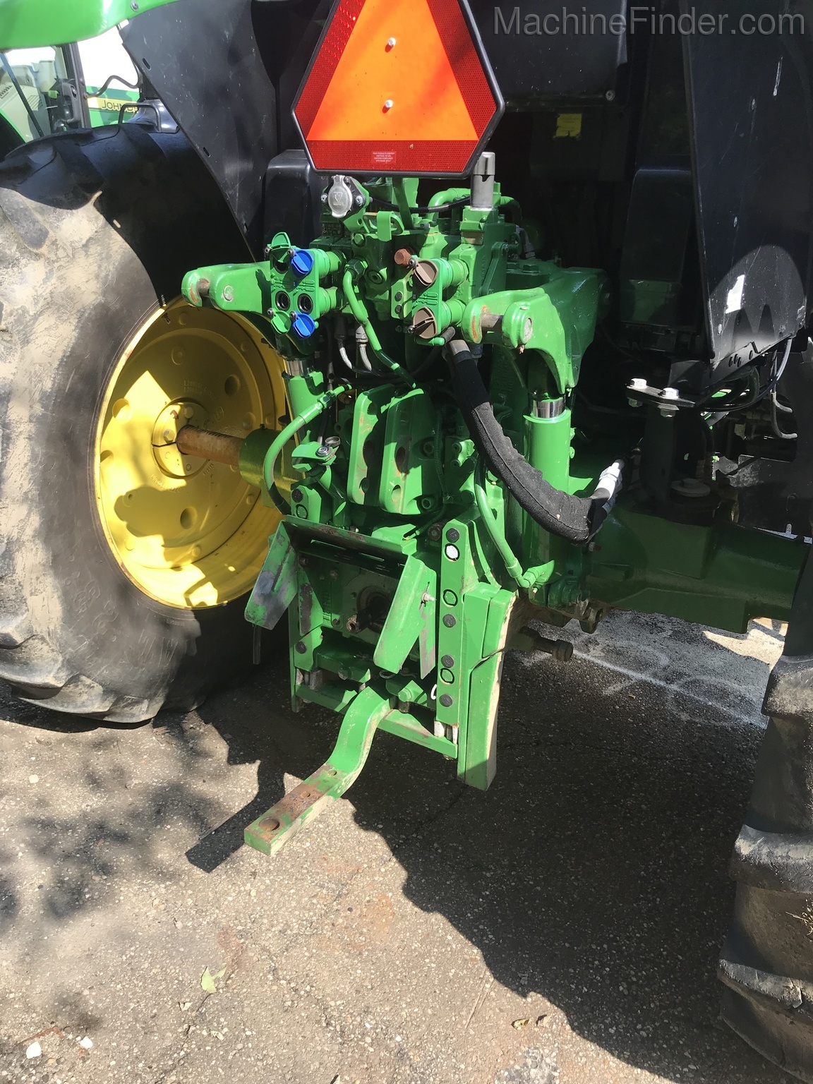 2016 John Deere 6110M Image 9