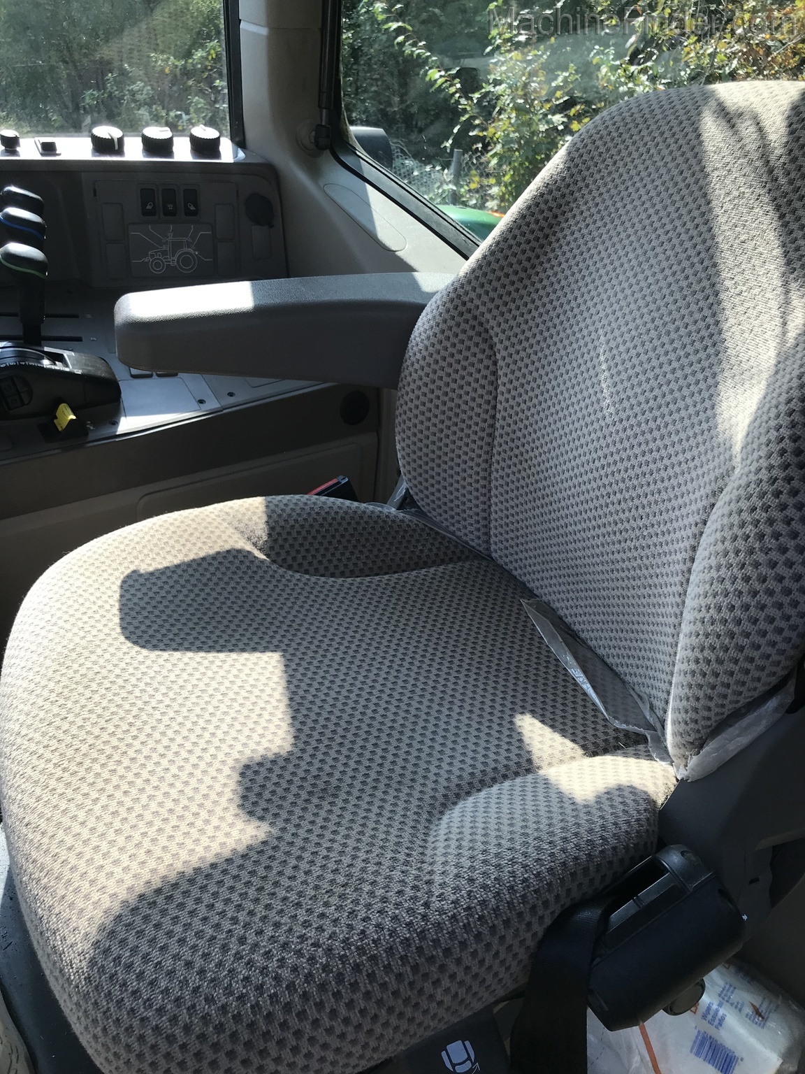 2016 John Deere 6110M Image 12