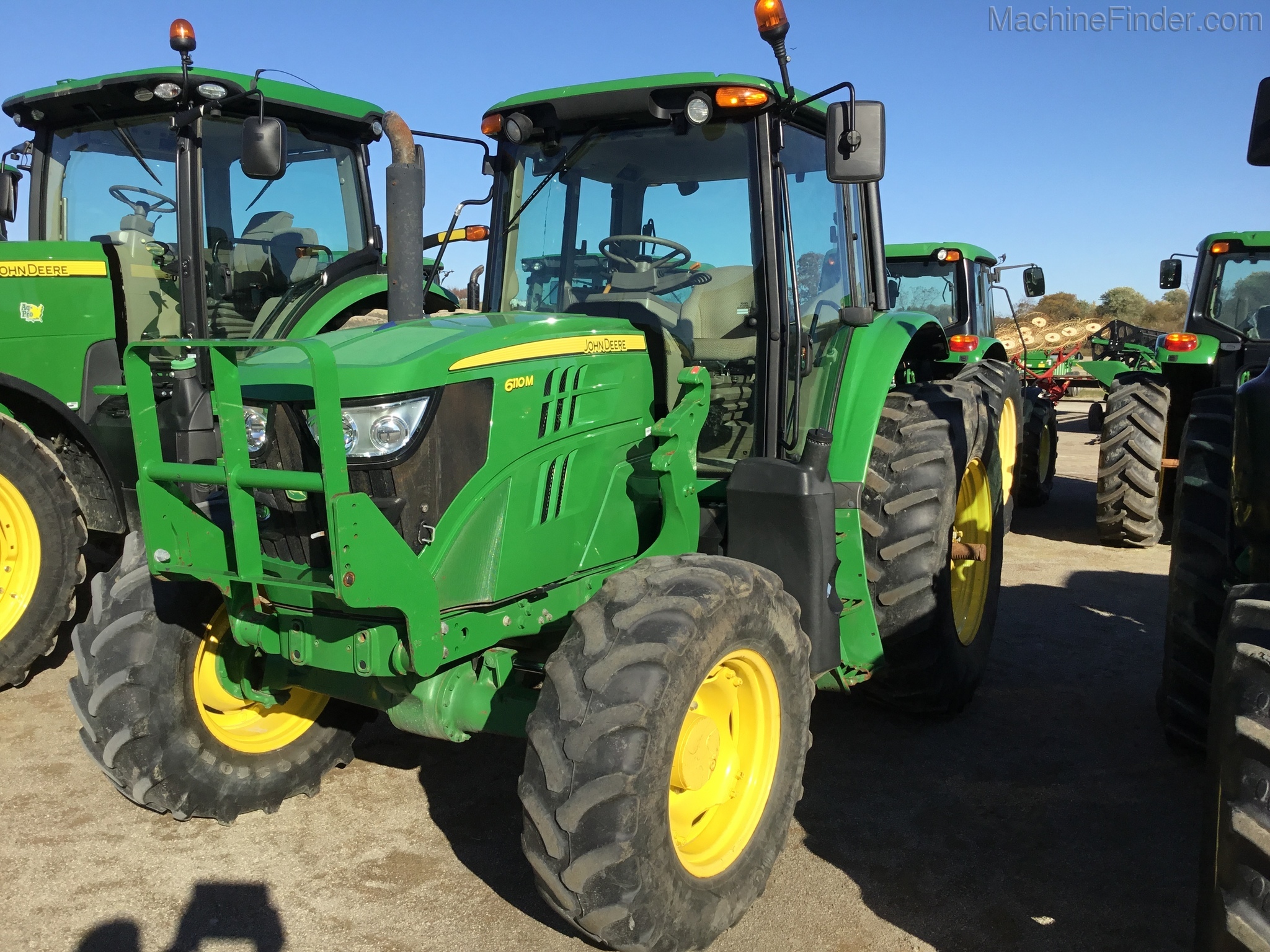 2016 John Deere 6110M Image 4