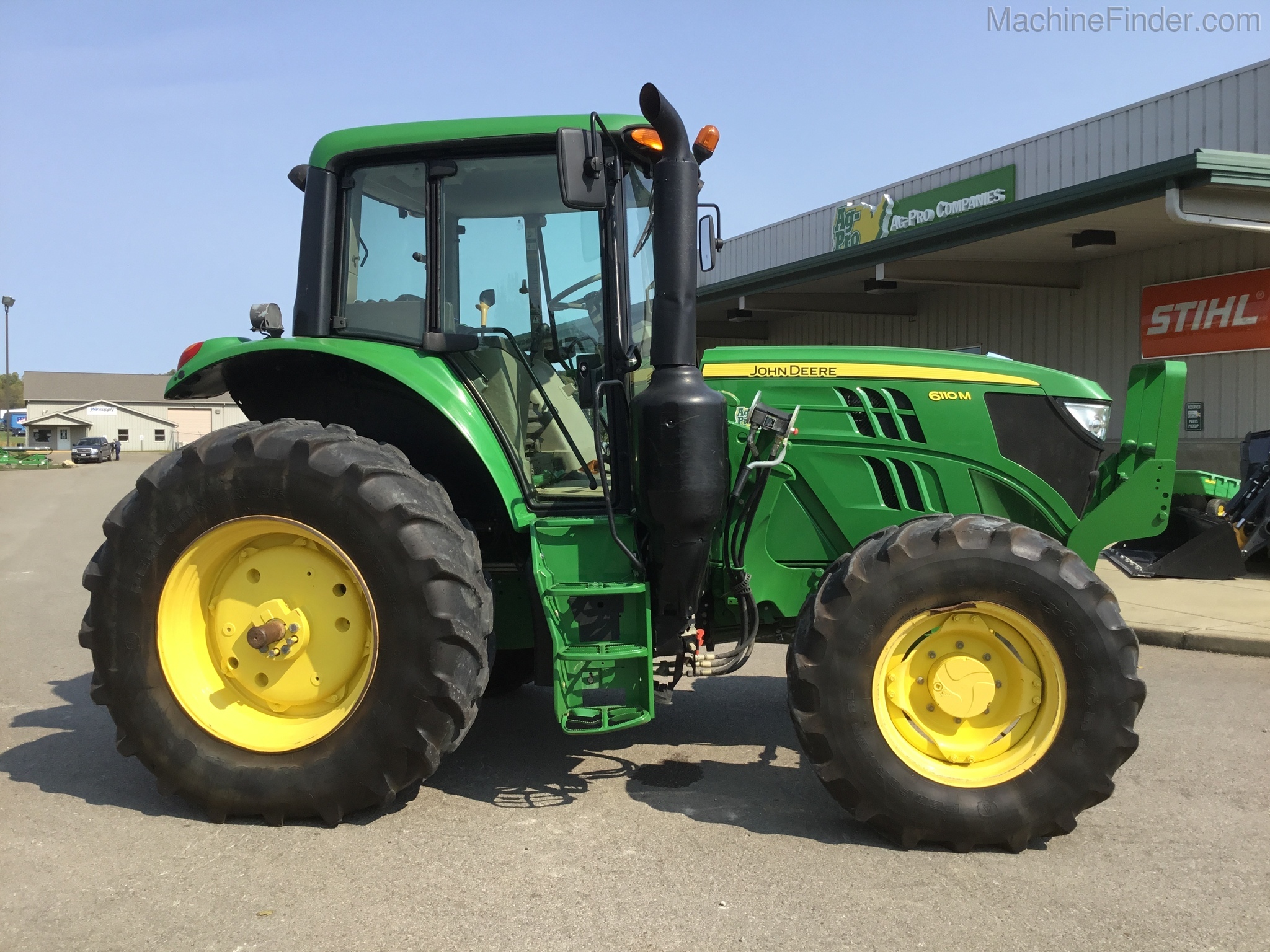 2016 John Deere 6110M Image 3