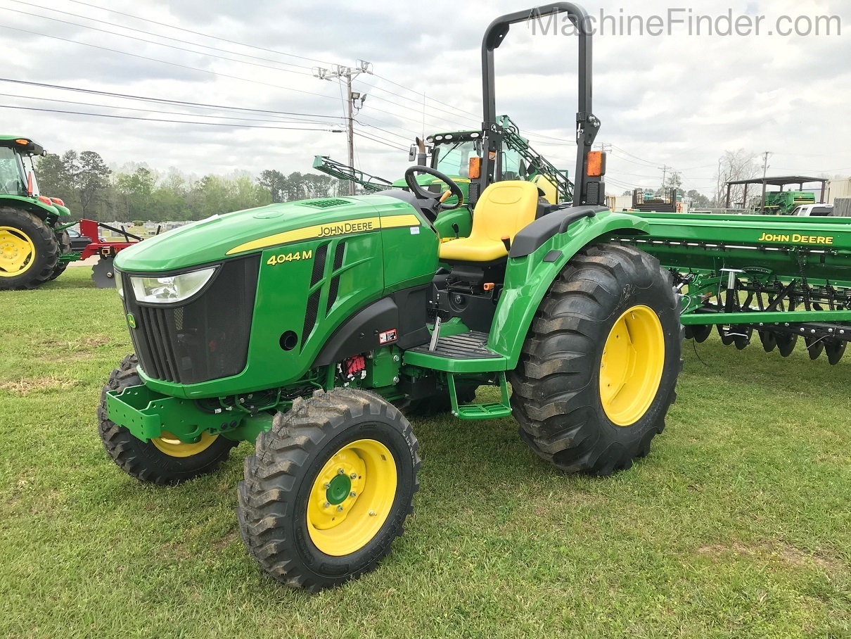 2021 John Deere 4044M Image 2
