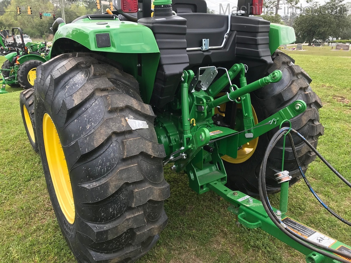 2021 John Deere 4044M Image 3