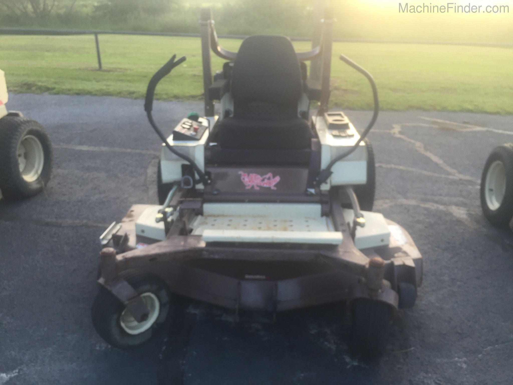 2000 Grasshopper 325D Image 1