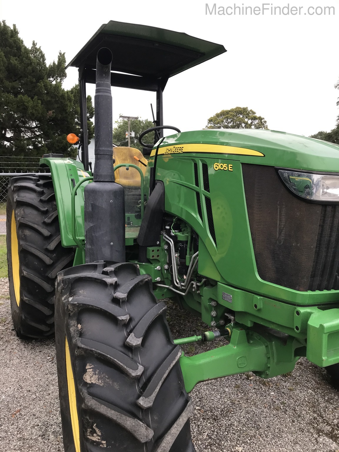 2017 John Deere 6105E Image 2