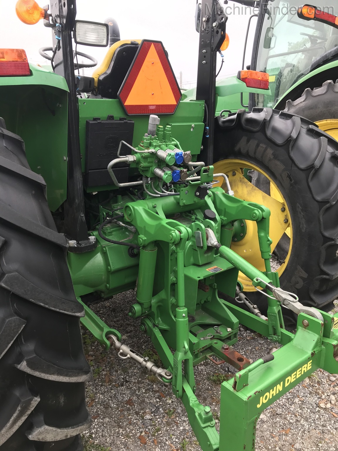 2017 John Deere 6105E Image 3